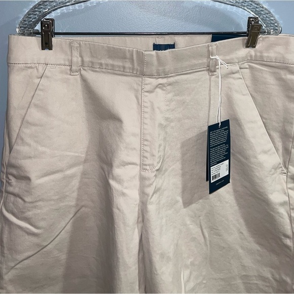 JAG- Cream shorts - Picture 2 of 6